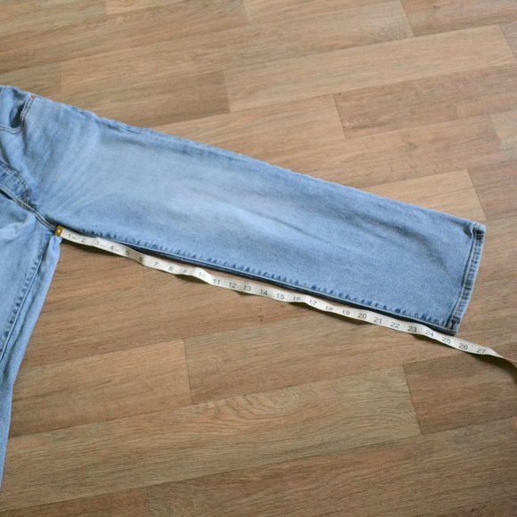 Levi's Ribcage Straight High Waisted Light Wash Jean Size 26 Waist - Picture 7 of 8